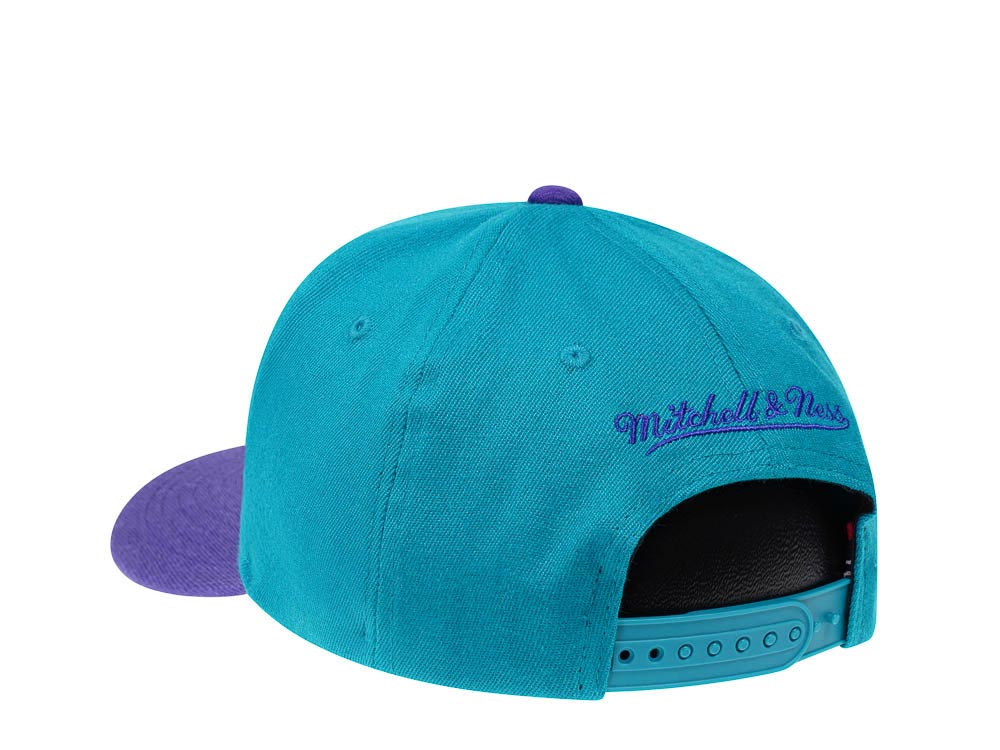 Mitchell & Ness Charlotte Hornets Team Two Tone Red Line Solid Flex Snapback Cap