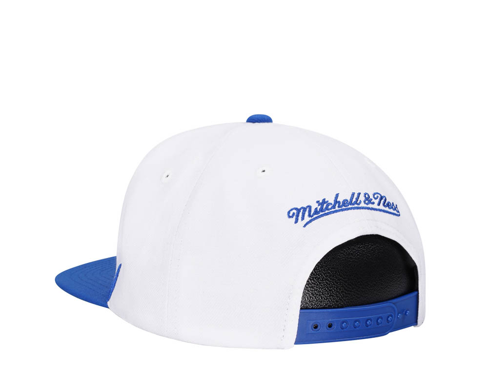Mitchell & Ness New York Islanders Vintage Sharktooth Snapback Cap