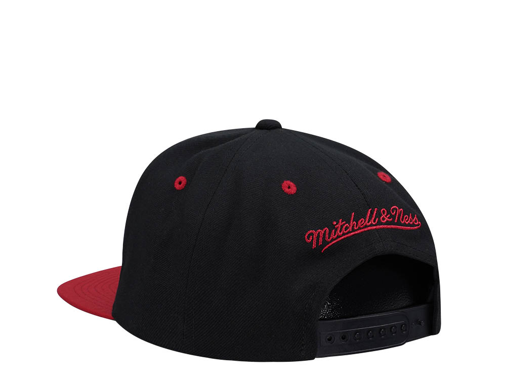 Mitchell & Ness Philadelphia 76ers Breakthrough Two Tone Snapback Cap