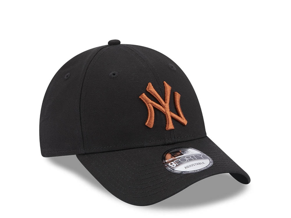 New Era New York Yankees League Essential Black 9Forty Strapback Cap