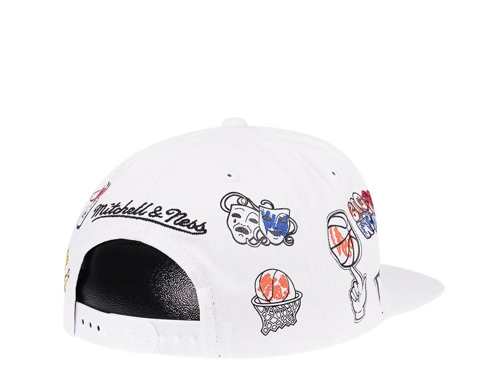 Mitchell & Ness New York Knicks White Hand Drawn Snapback Cap