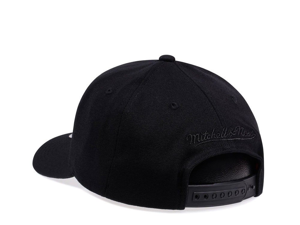 Mitchell & Ness Toronto Raptors Black Out Team Arch Red Line Flex Snapback Cap