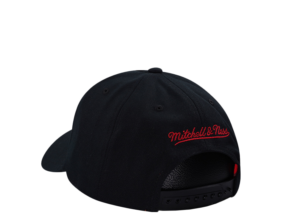 Mitchell & Ness Chicago Bulls 404 Club Camo Black Edition Pro Pinch Fit Snapback Cap