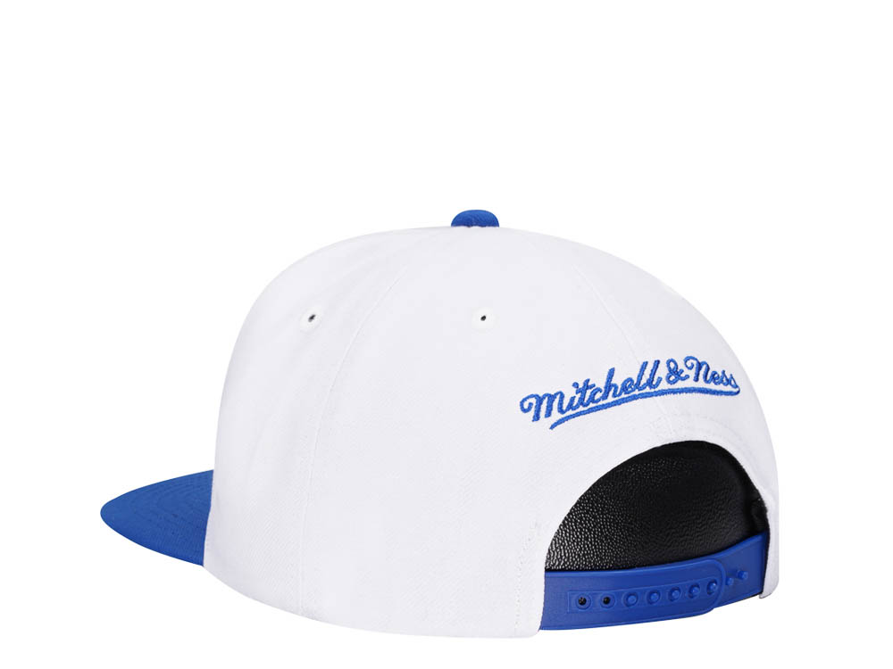 Mitchell & Ness Washington Capitals Vintage Sharktooth Snapback Cap