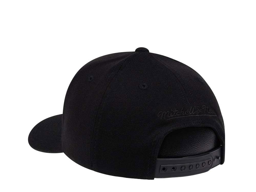 Mitchell & Ness Brooklyn Nets Alleyoop Red Line Solid Flex Snapback Cap