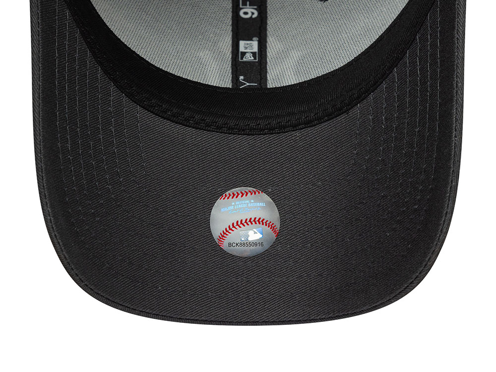 New Era New York Yankees League Essential Dark Gray Edition 9Forty Strapback Cap