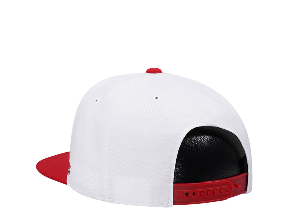 47Brand Chicago Blackhawks White Crosstown Script Captain MVP Snapback Cap
