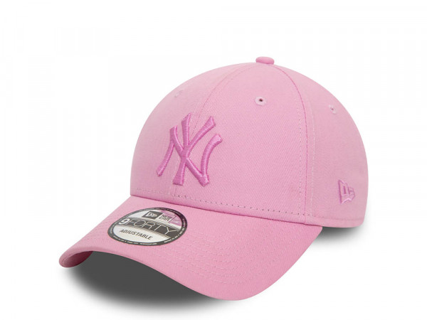 New Era New York Yankees League Essential Pink 9Forty Strapback Cap