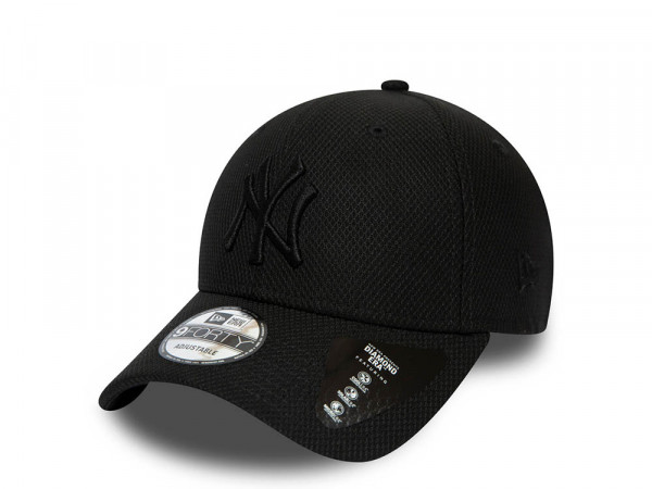 New Era New York Yankees Diamond Era Essential Black 9Forty Strapback Cap